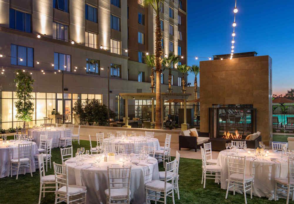 Courtyard By Marriott Irvine Spectrum Экстерьер фото