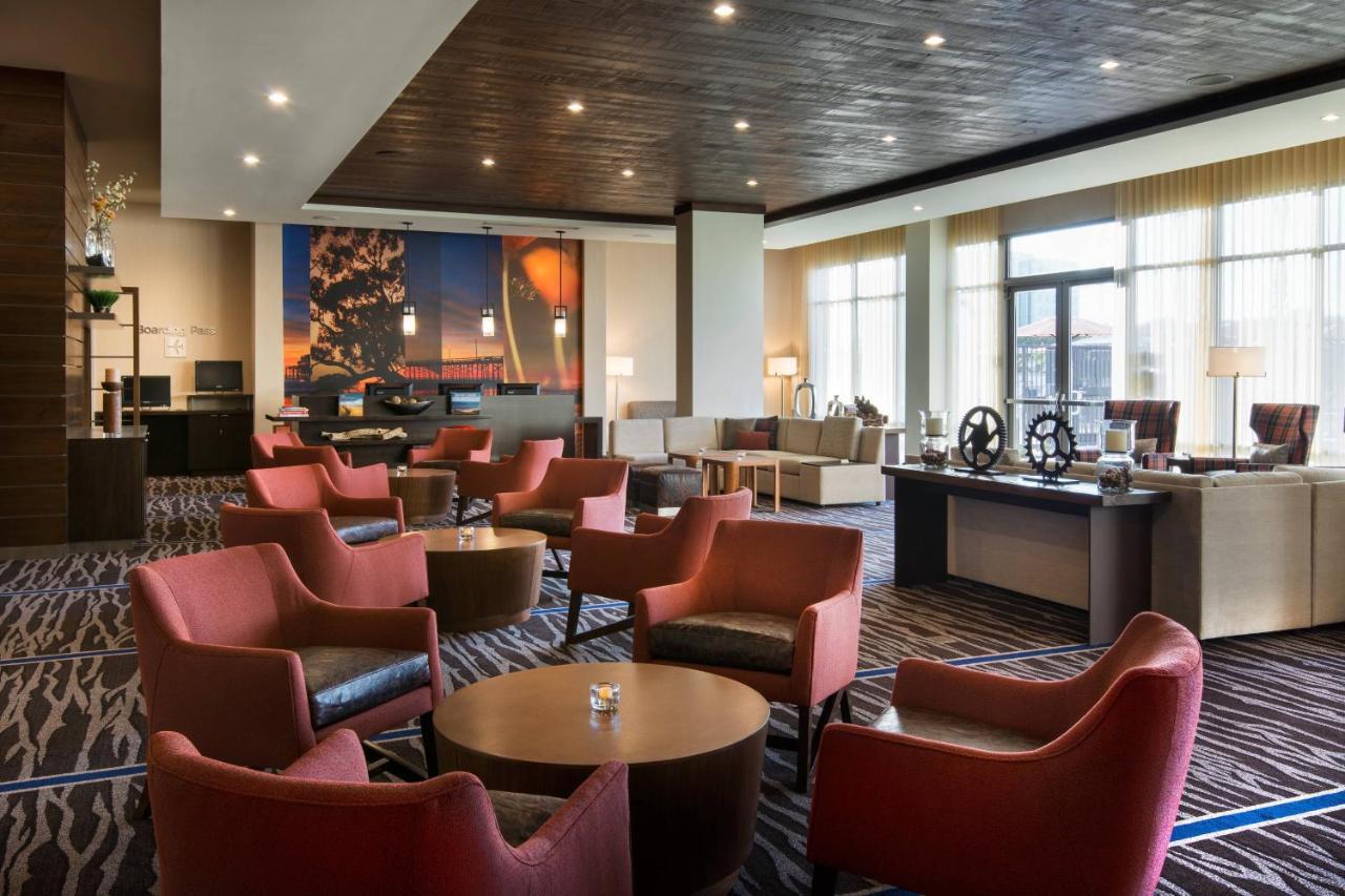Courtyard By Marriott Irvine Spectrum Экстерьер фото
