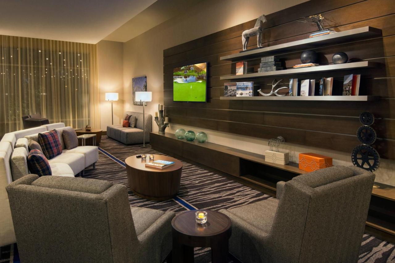 Courtyard By Marriott Irvine Spectrum Экстерьер фото