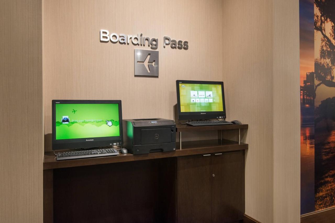 Courtyard By Marriott Irvine Spectrum Экстерьер фото