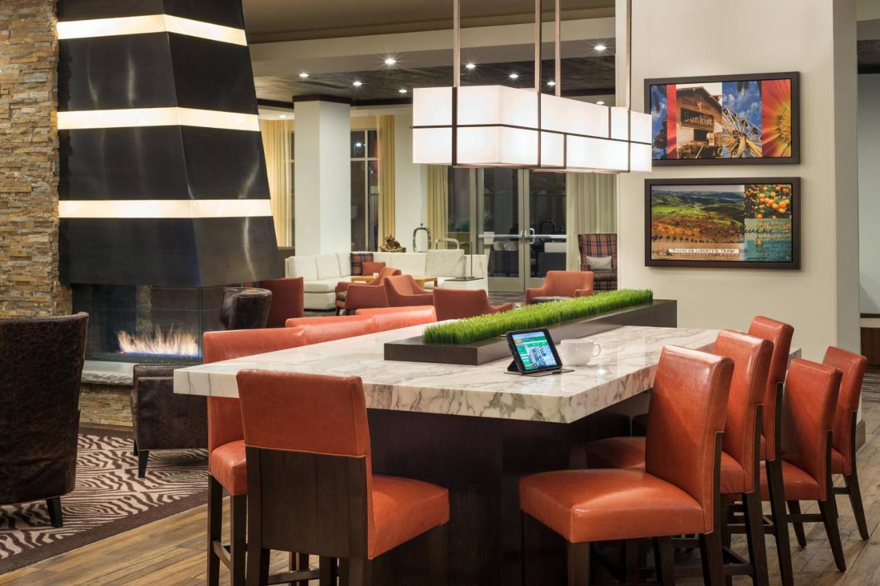 Courtyard By Marriott Irvine Spectrum Экстерьер фото