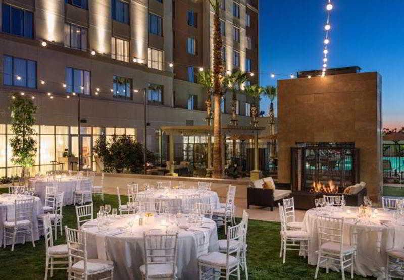 Courtyard By Marriott Irvine Spectrum Экстерьер фото