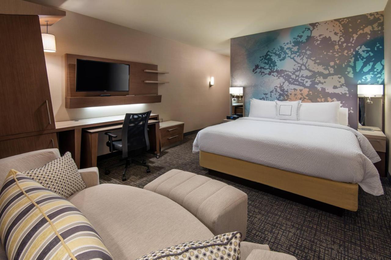 Courtyard By Marriott Irvine Spectrum Экстерьер фото