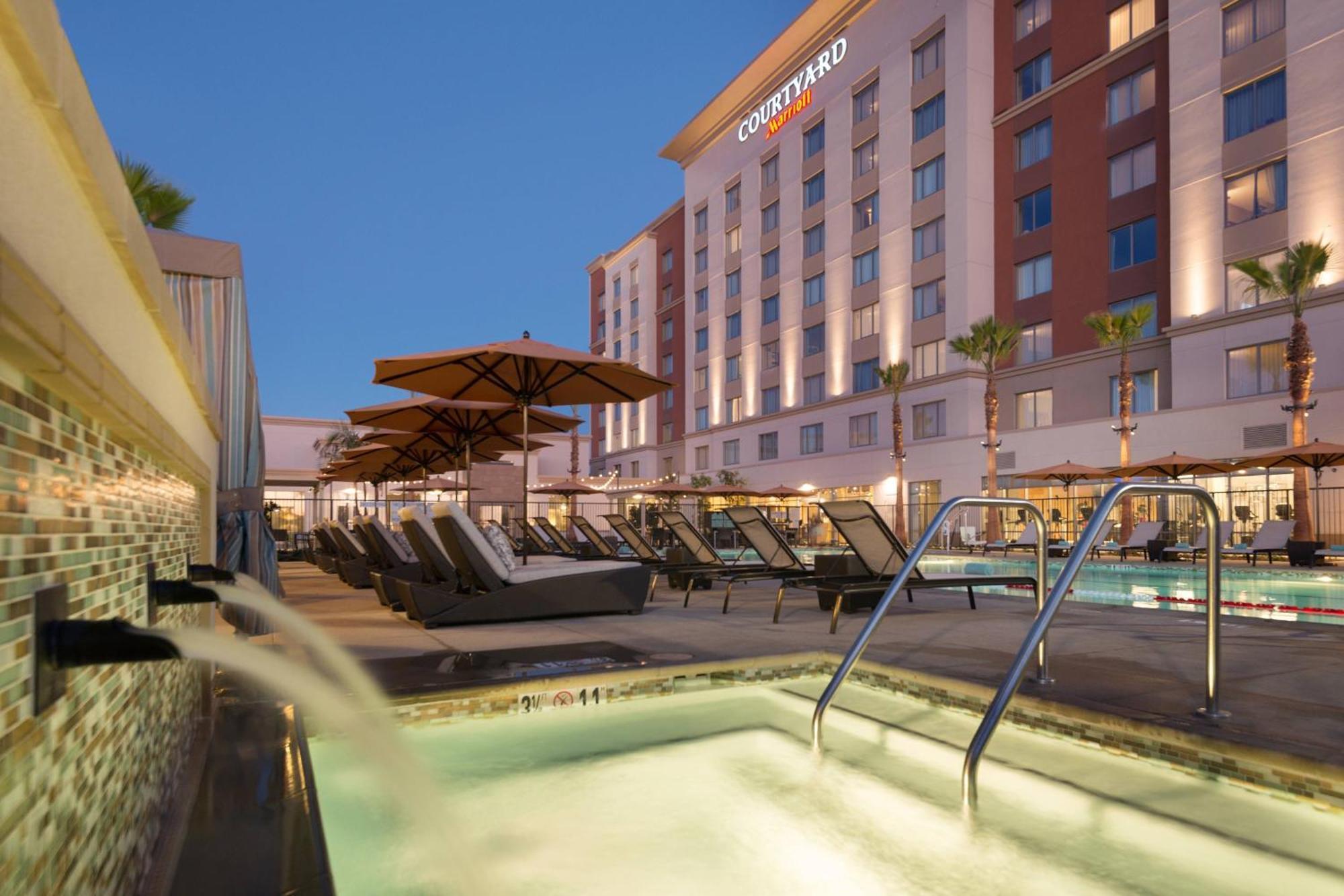 Courtyard By Marriott Irvine Spectrum Экстерьер фото