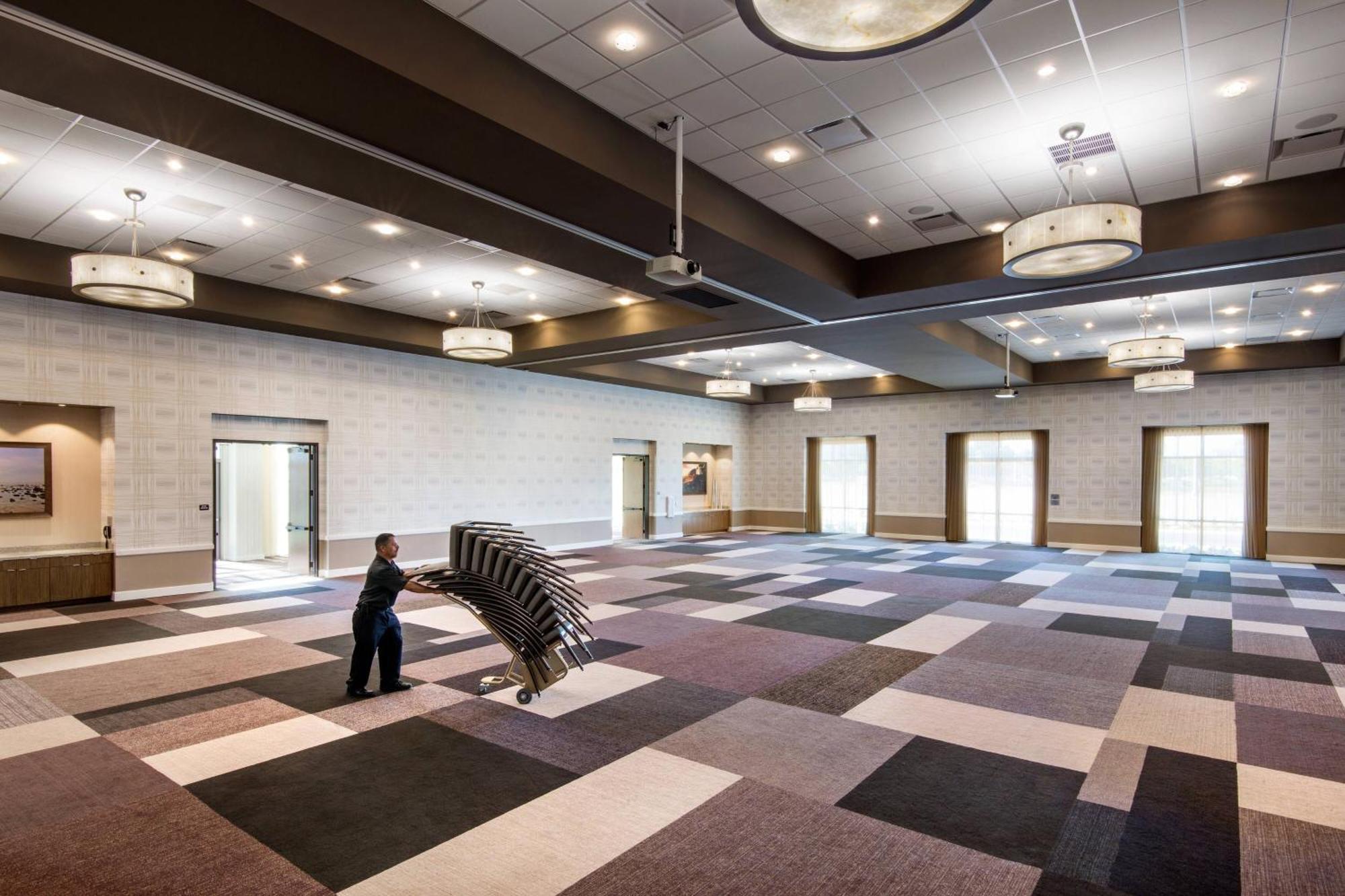 Courtyard By Marriott Irvine Spectrum Экстерьер фото
