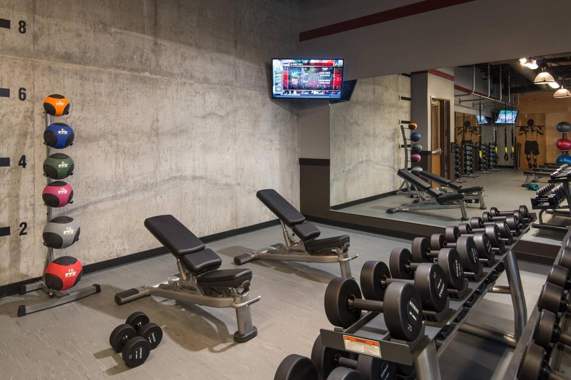 Courtyard By Marriott Irvine Spectrum Экстерьер фото