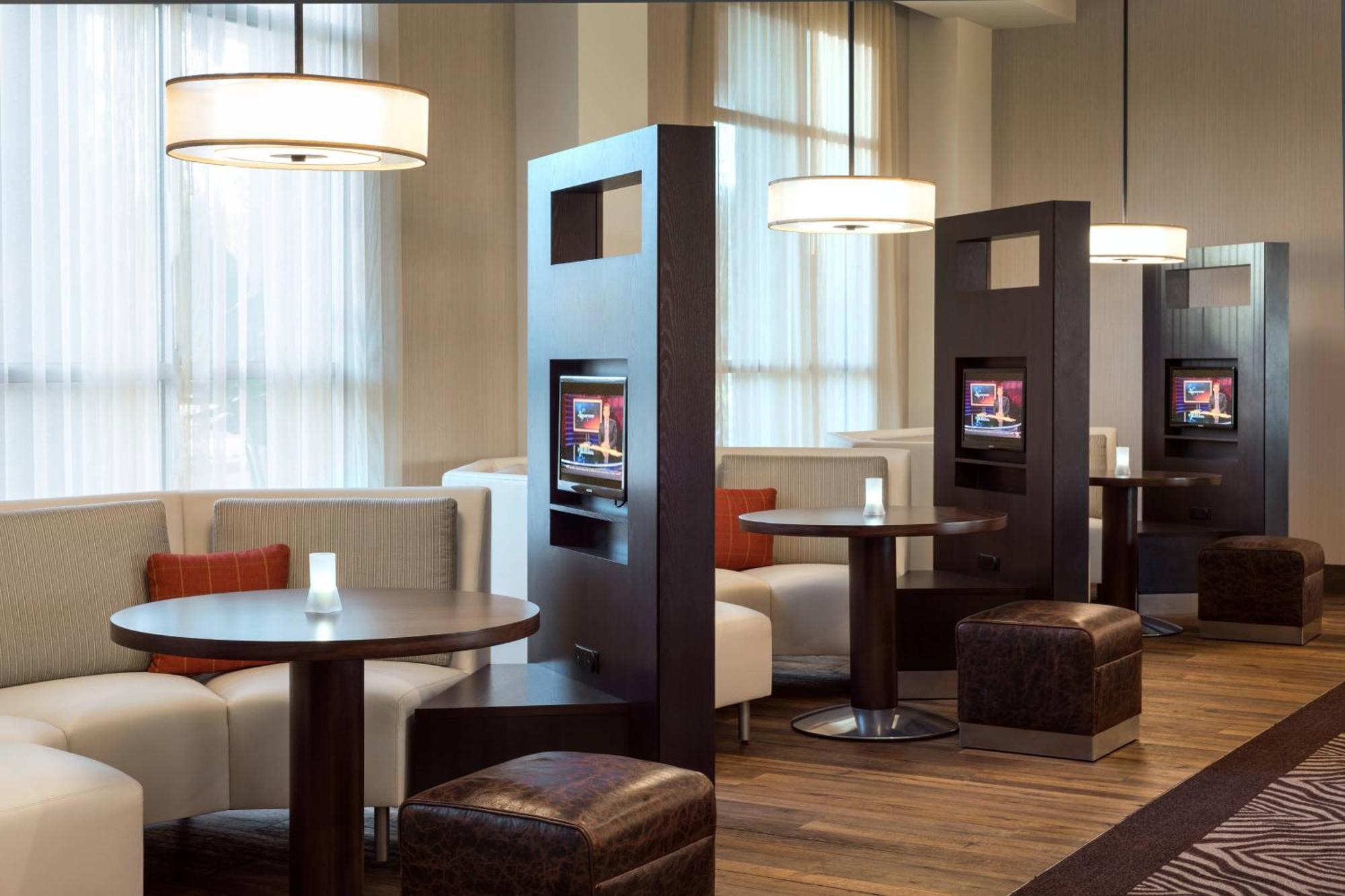 Courtyard By Marriott Irvine Spectrum Экстерьер фото