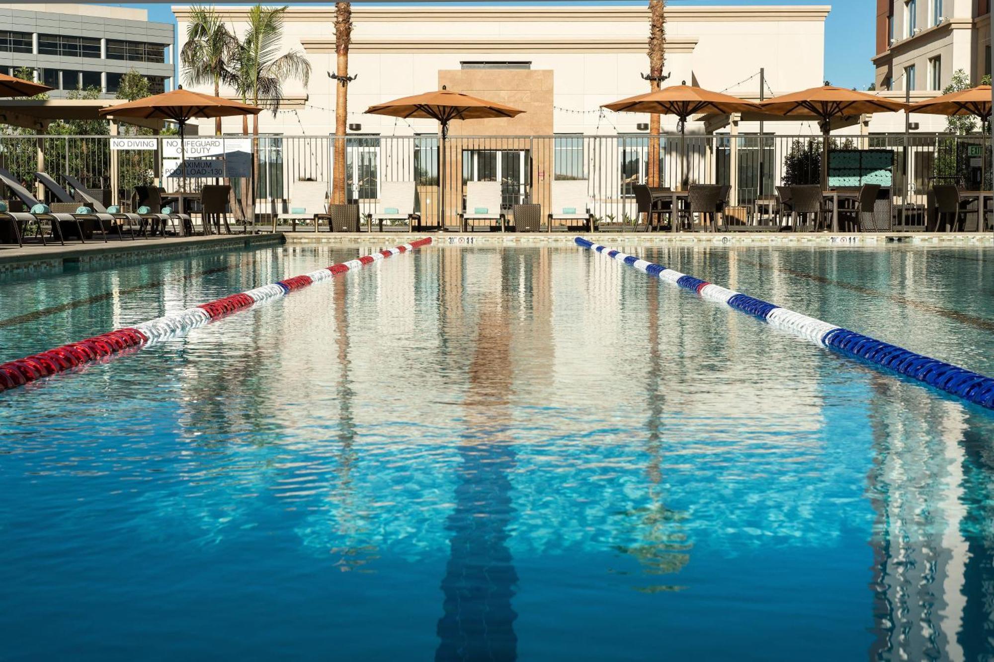 Courtyard By Marriott Irvine Spectrum Экстерьер фото