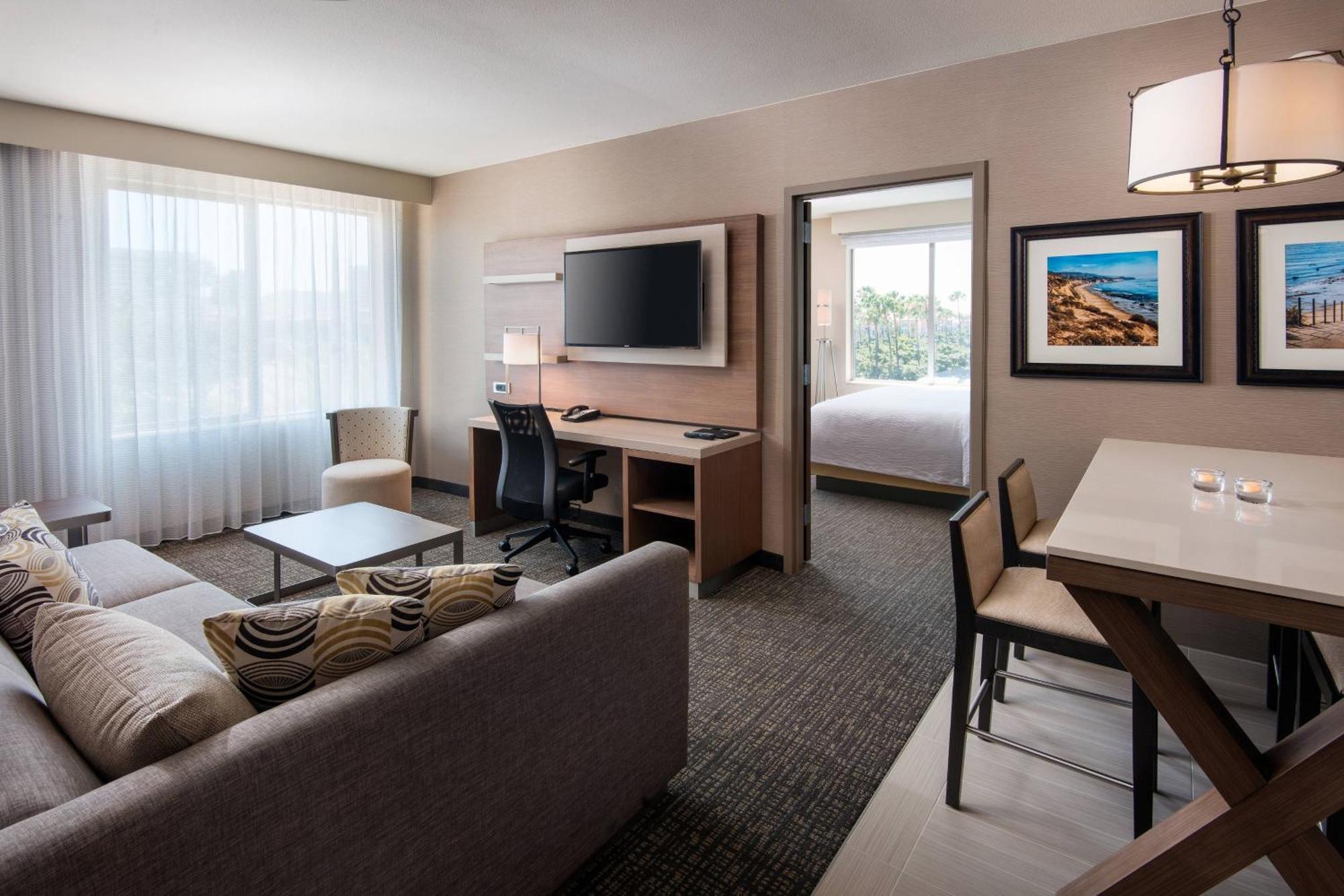 Courtyard By Marriott Irvine Spectrum Экстерьер фото