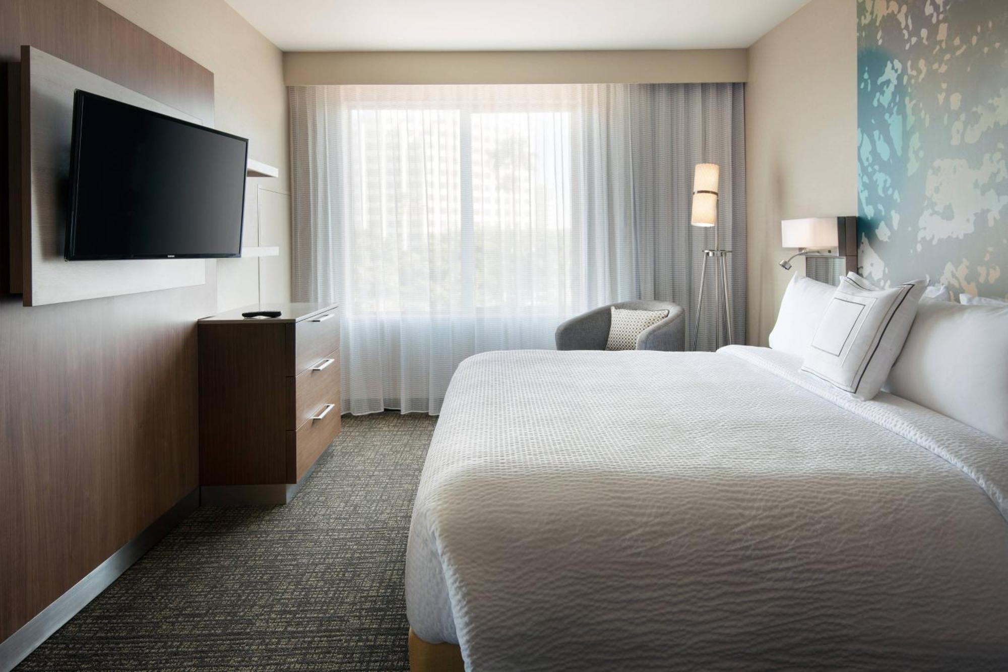 Courtyard By Marriott Irvine Spectrum Экстерьер фото