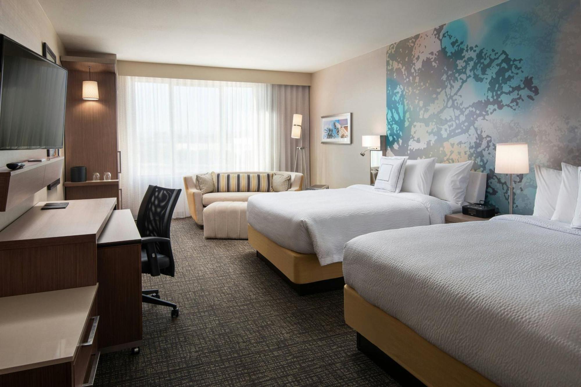 Courtyard By Marriott Irvine Spectrum Экстерьер фото